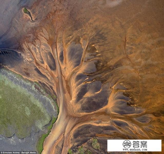 一组高清地图，带你俯瞰冰岛美景：冰川、火山、极光