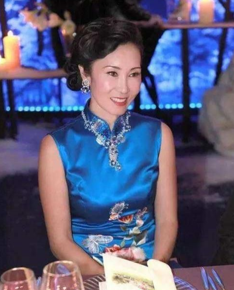 林宁：帮万达还债2000多亿助万达起死回生，王健林背后的女人