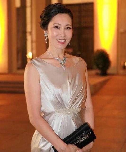 林宁：帮万达还债2000多亿助万达起死回生，王健林背后的女人