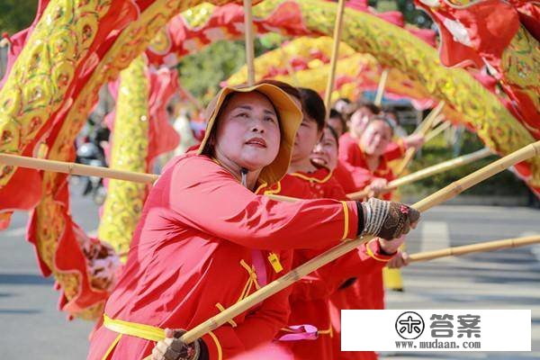 湖南湘乡：百龙百狮贺新春 万人齐聚庆佳节