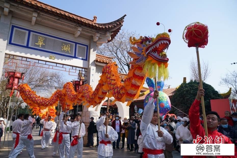 云南昆明：狮舞龙腾庆新春