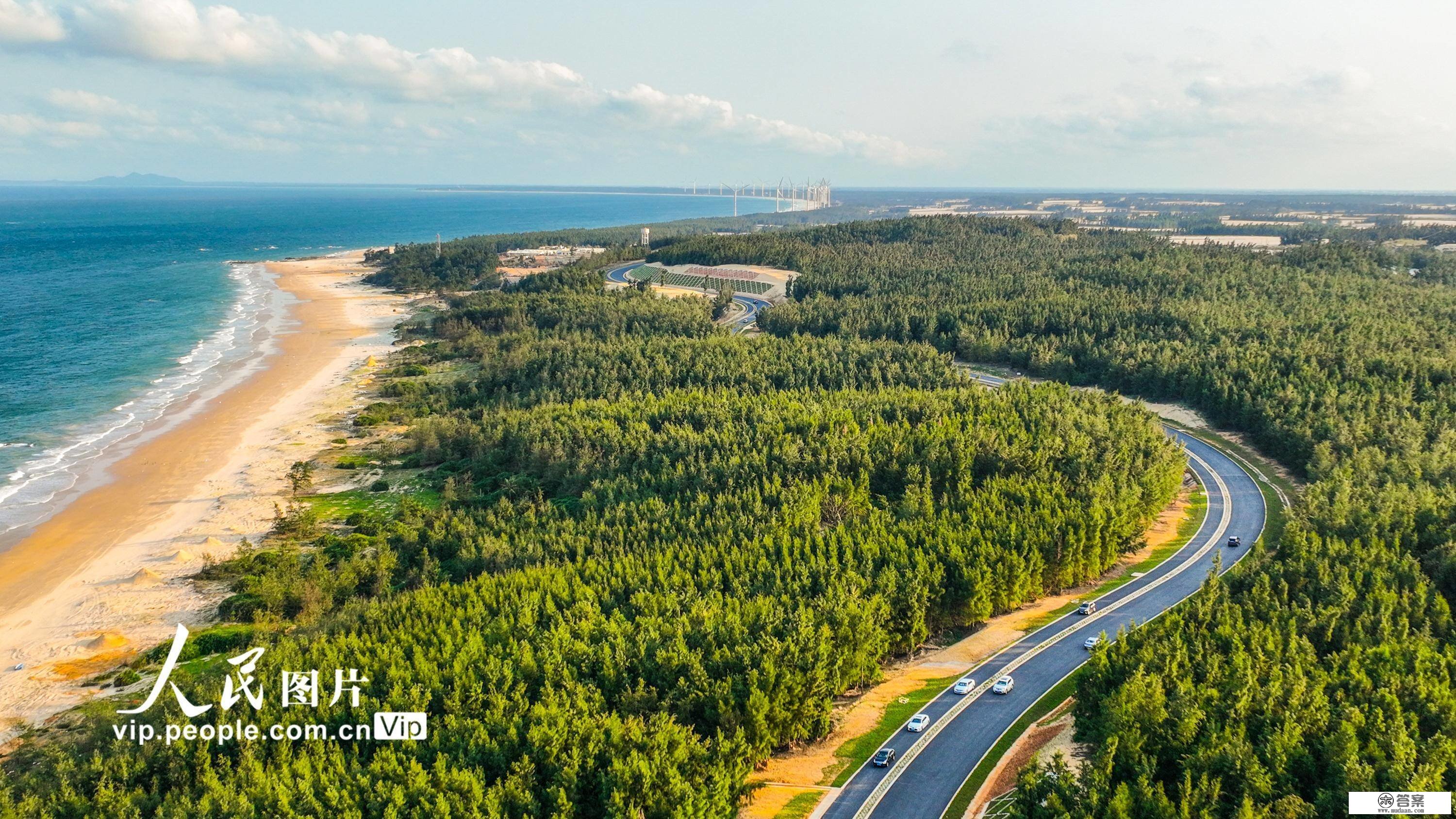 海南：环岛旅游公路光景美