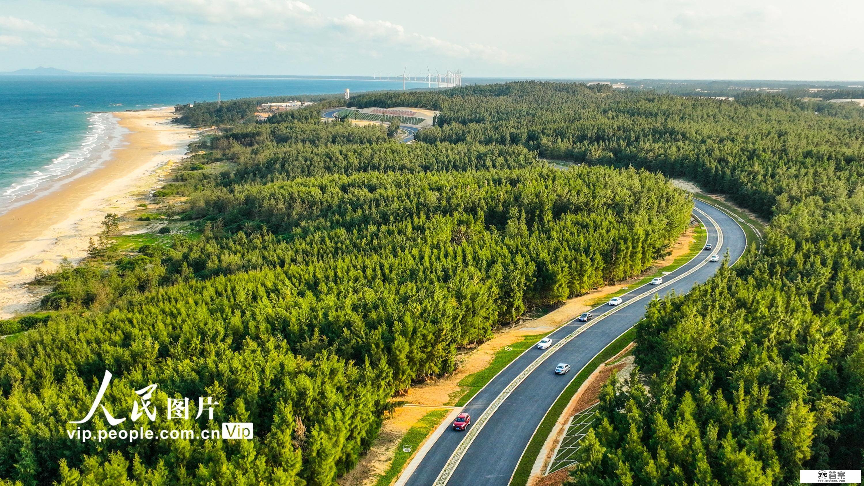 海南：环岛旅游公路光景美