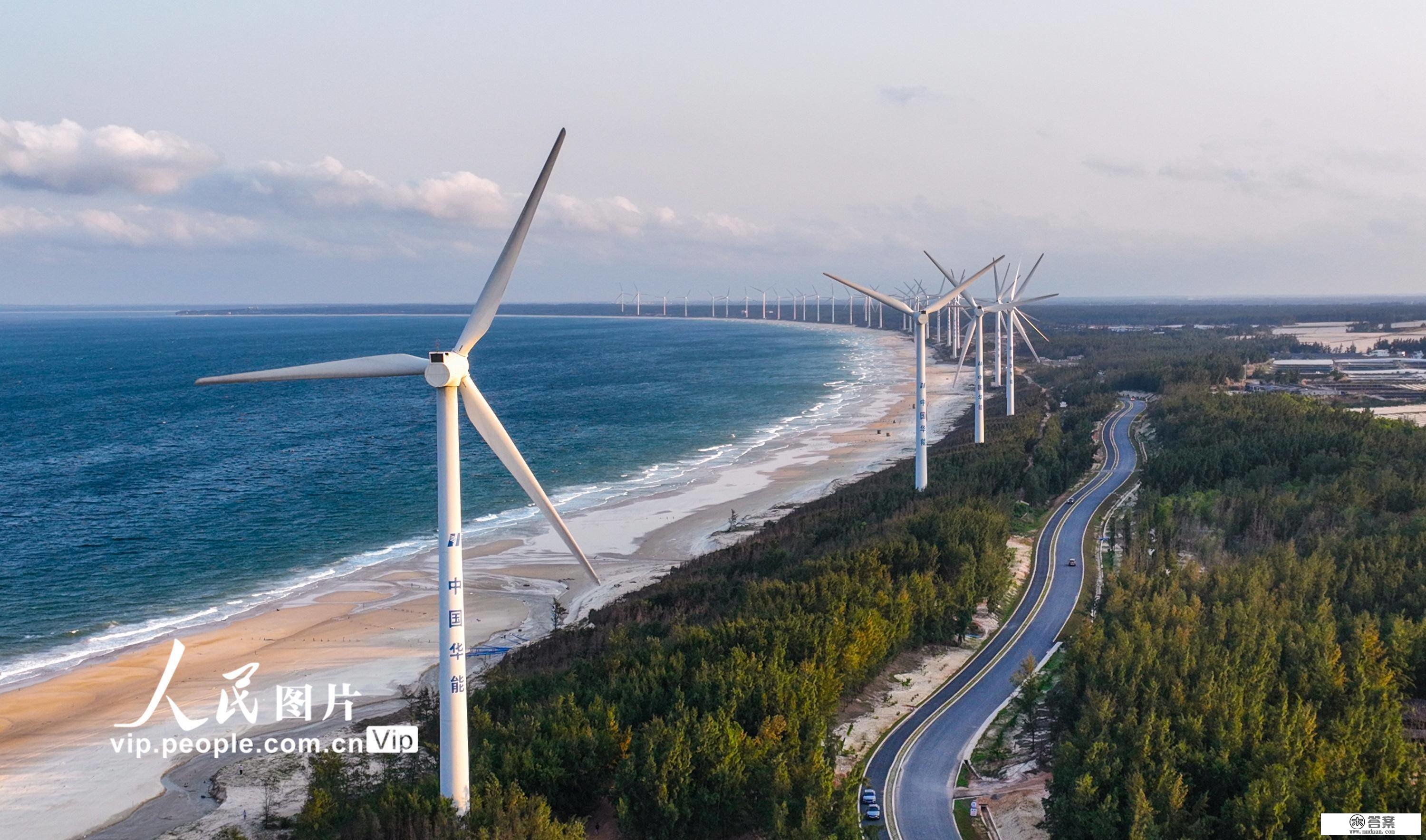 海南：环岛旅游公路光景美