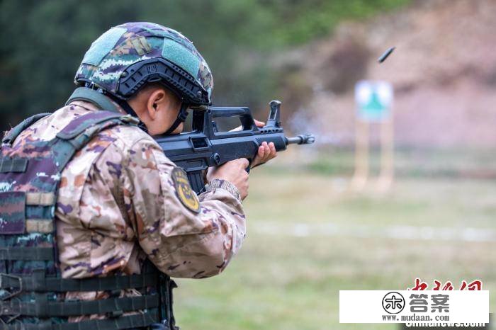 广西北海武警特战队员开展实弹射击查核