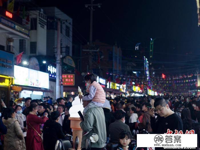 （新春走下层）广西北海侨港镇新春特色美食吸引旅客