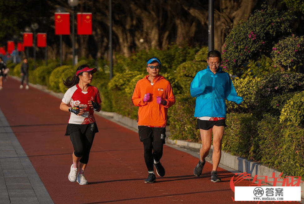 图集｜新年阳光中，广州市民驱逐2023