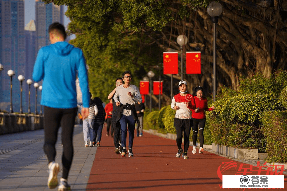 图集｜新年阳光中，广州市民驱逐2023