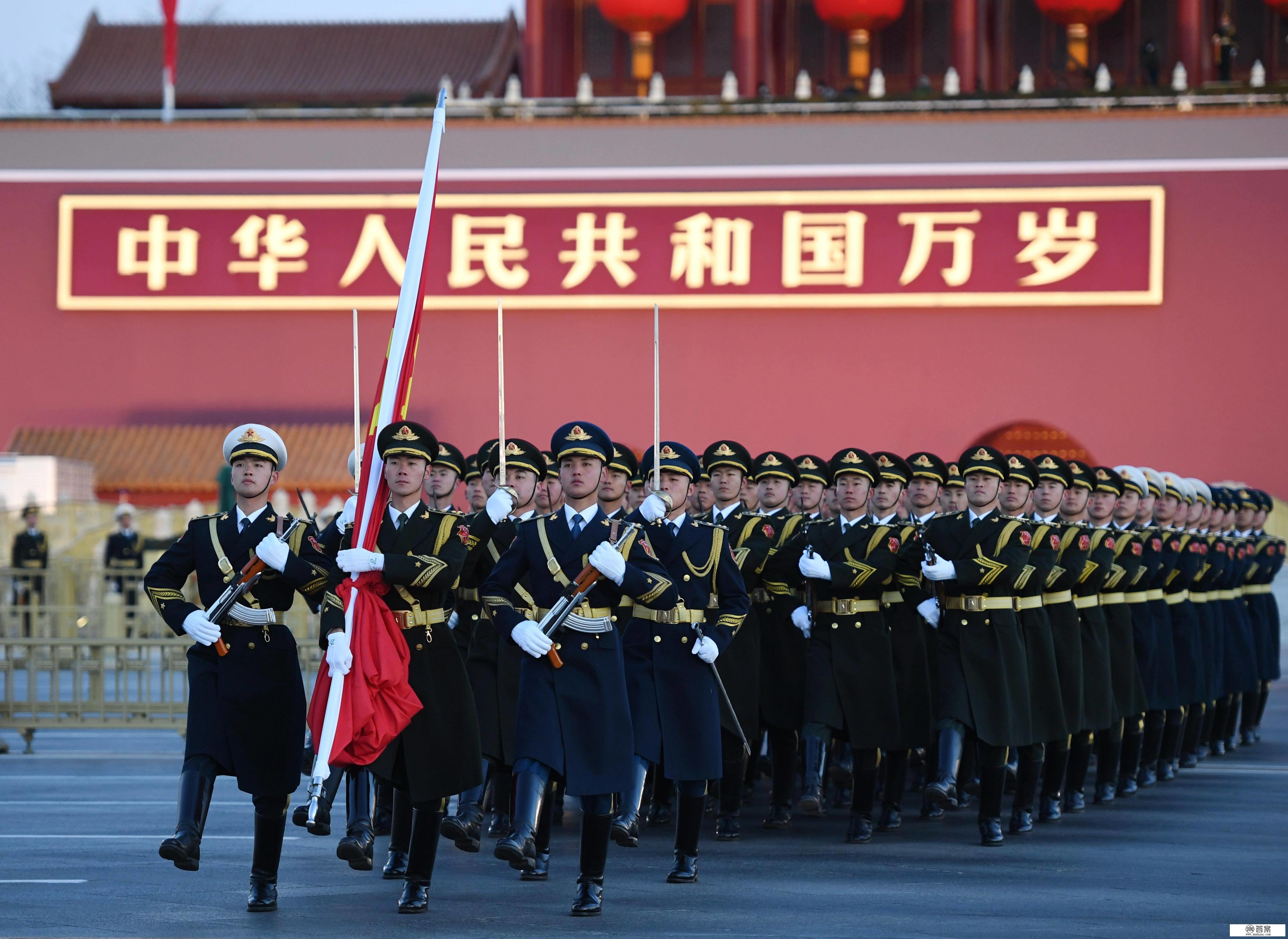 （新华全媒+）天安门广场举行元旦升旗仪式