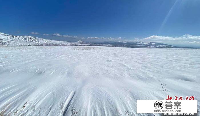 雪后长白山变身“水墨版”林海雪原