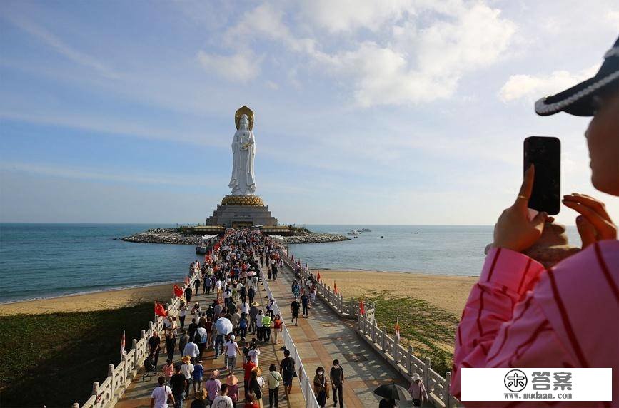 三亚旅游迎来客流顶峰 南山新春祈福游炽热