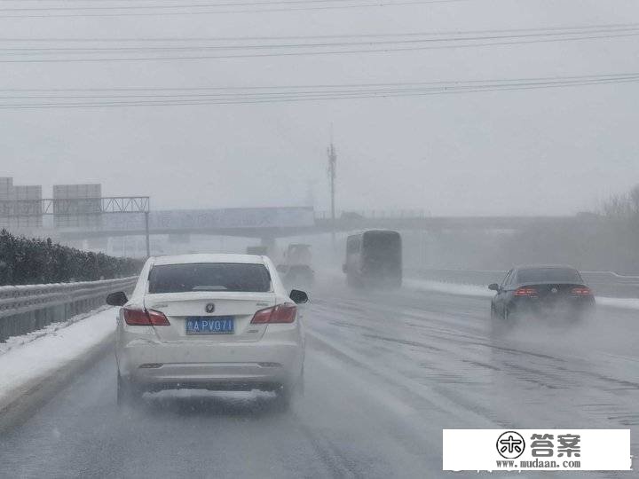 记者雪后探路：济南燕山立交到港沟高速口一路通顺