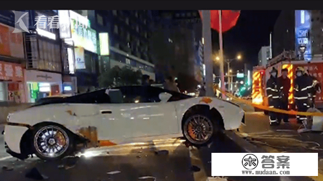 须眉借开女友兰博基尼超跑 闹市区自碰隔离栏"飞"至对向车道 须眉借开女友兰博基尼超跑 闹市区自碰隔离栏"飞"至对向车道