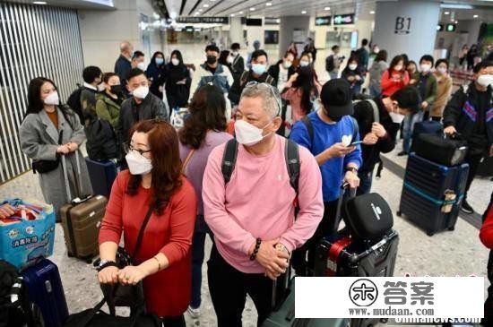 广深港高铁香港段恢复通车 香港旅客前去深圳北及广州东