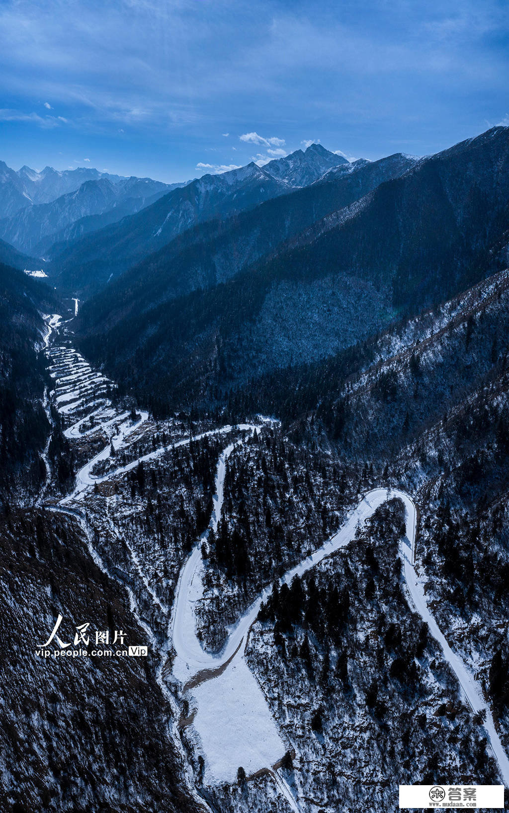 四川九寨沟：雪后的仙人池28道拐耀眼耀眼