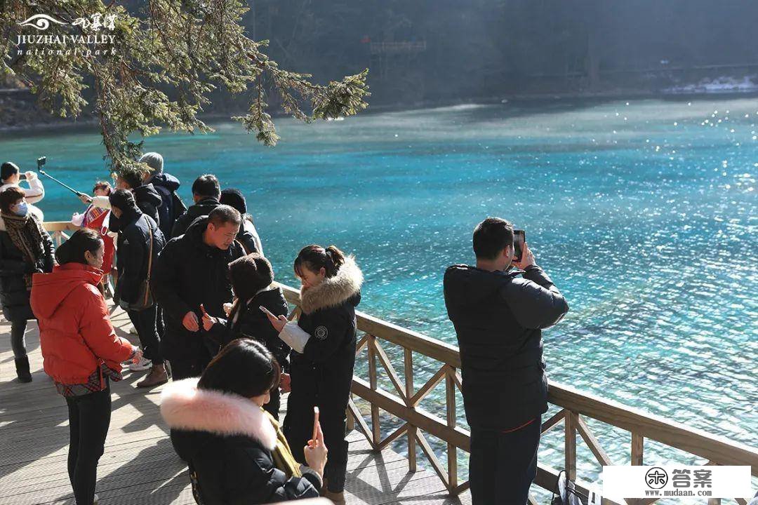 九寨沟景区游览热度不减，持续三天旅客破万