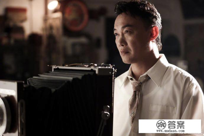 陈奕迅新歌《盲婚哑嫁》上线，MV亲身扮演老式拍照店老板