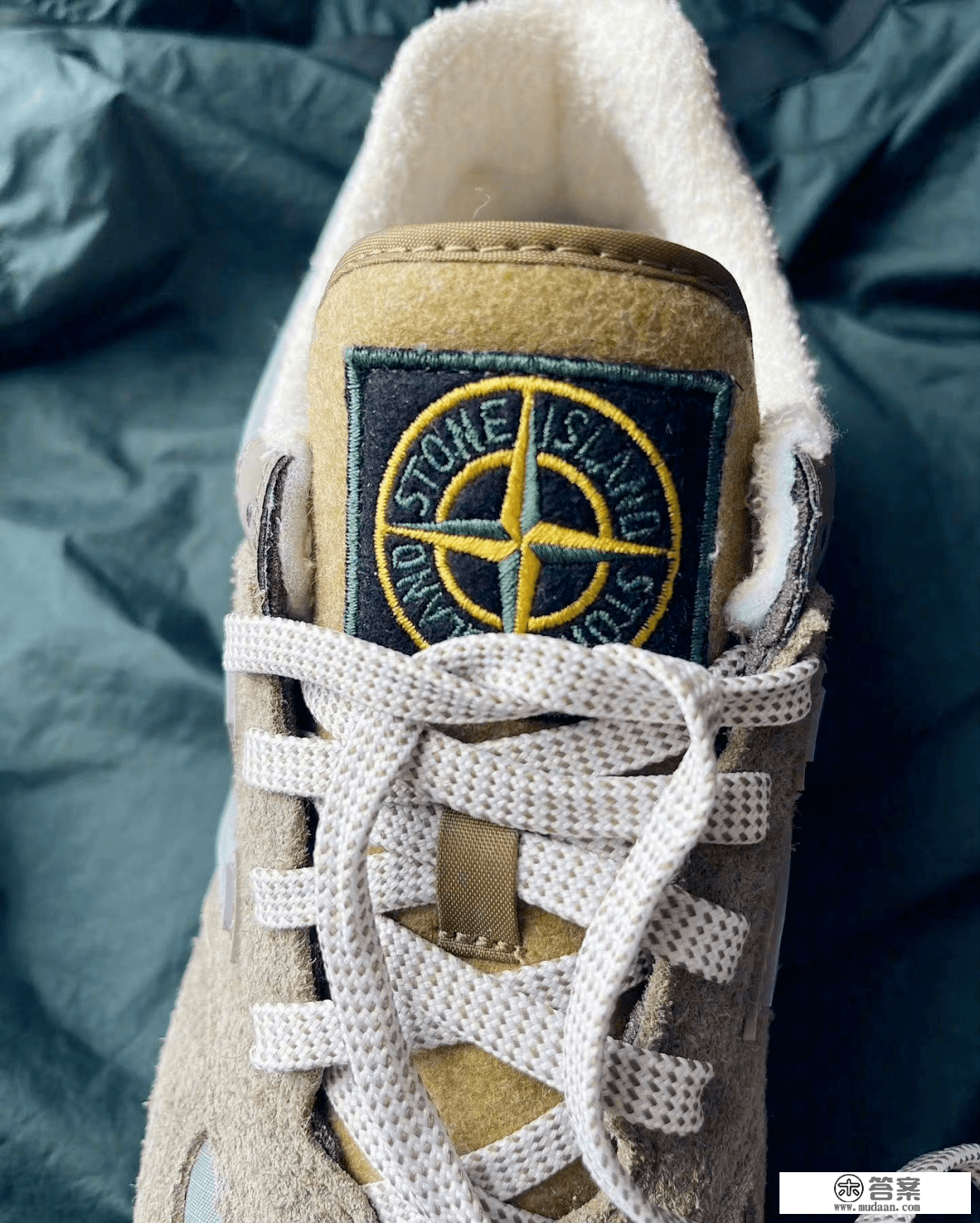 本月出售！Stone Island x New Balance 574 Legacy 来啦！