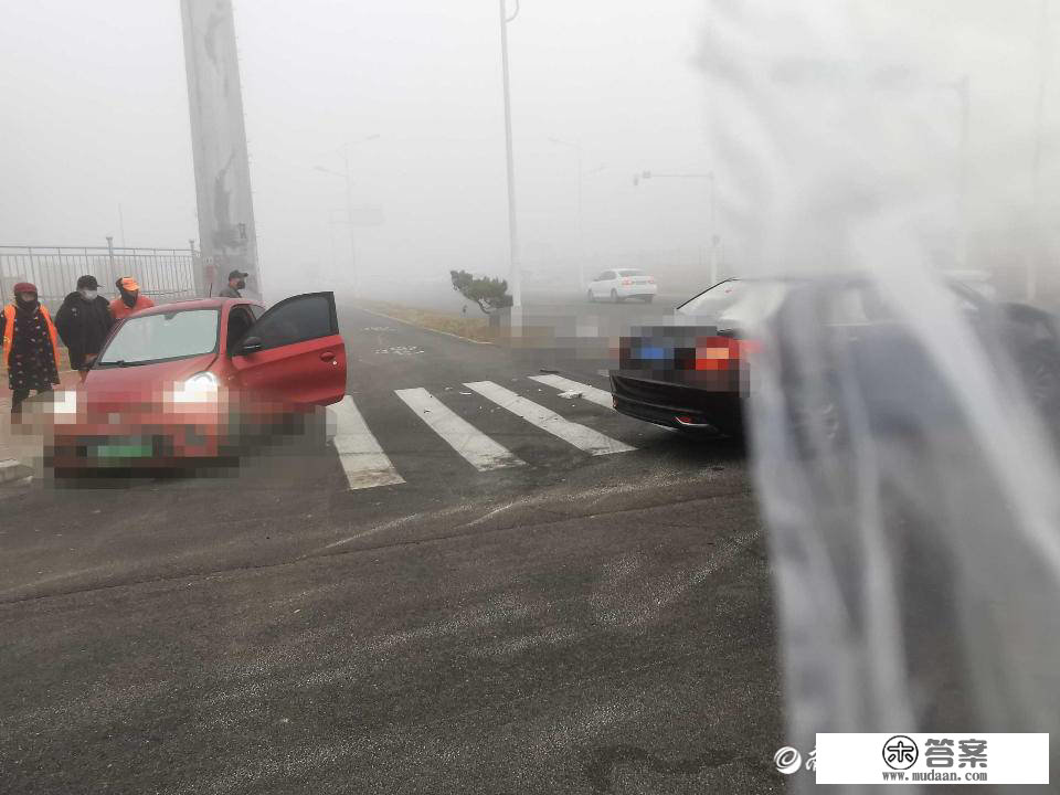 谍报站|济宁市联华路与泰山路路口两车相碰，雾天出行留意平安！