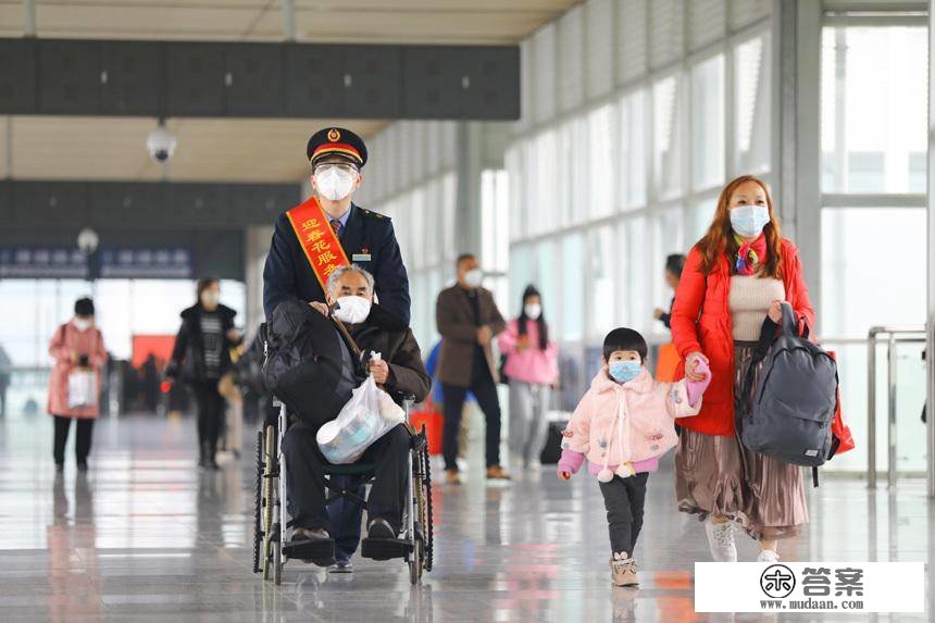 “迎春花”开 三明北站温馨办事春运