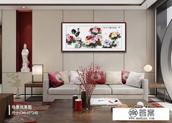 电视背景墙压亮条怎样好看？电视背景墙挂什么画好，哪些挂画有利于家居风水？