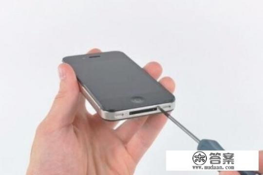 小米4S怎么拆开后盖？iPhone4s开机键坏了怎么办？