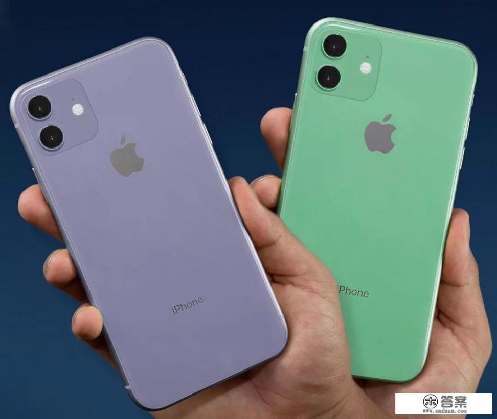 学生党打算换个手机，买iPhone12还是11呢