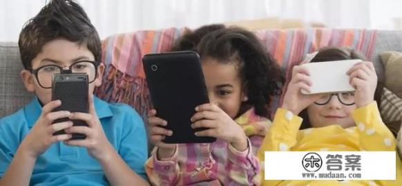小孩天天玩手机，有什么仪器能保护小孩的眼睛
