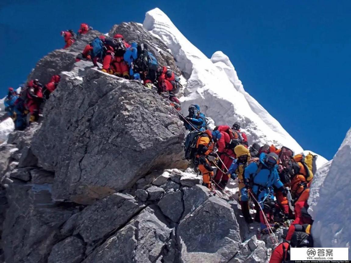 珠穆朗玛峰这么难登，人从飞机上不可以直接降落珠峰山顶吗