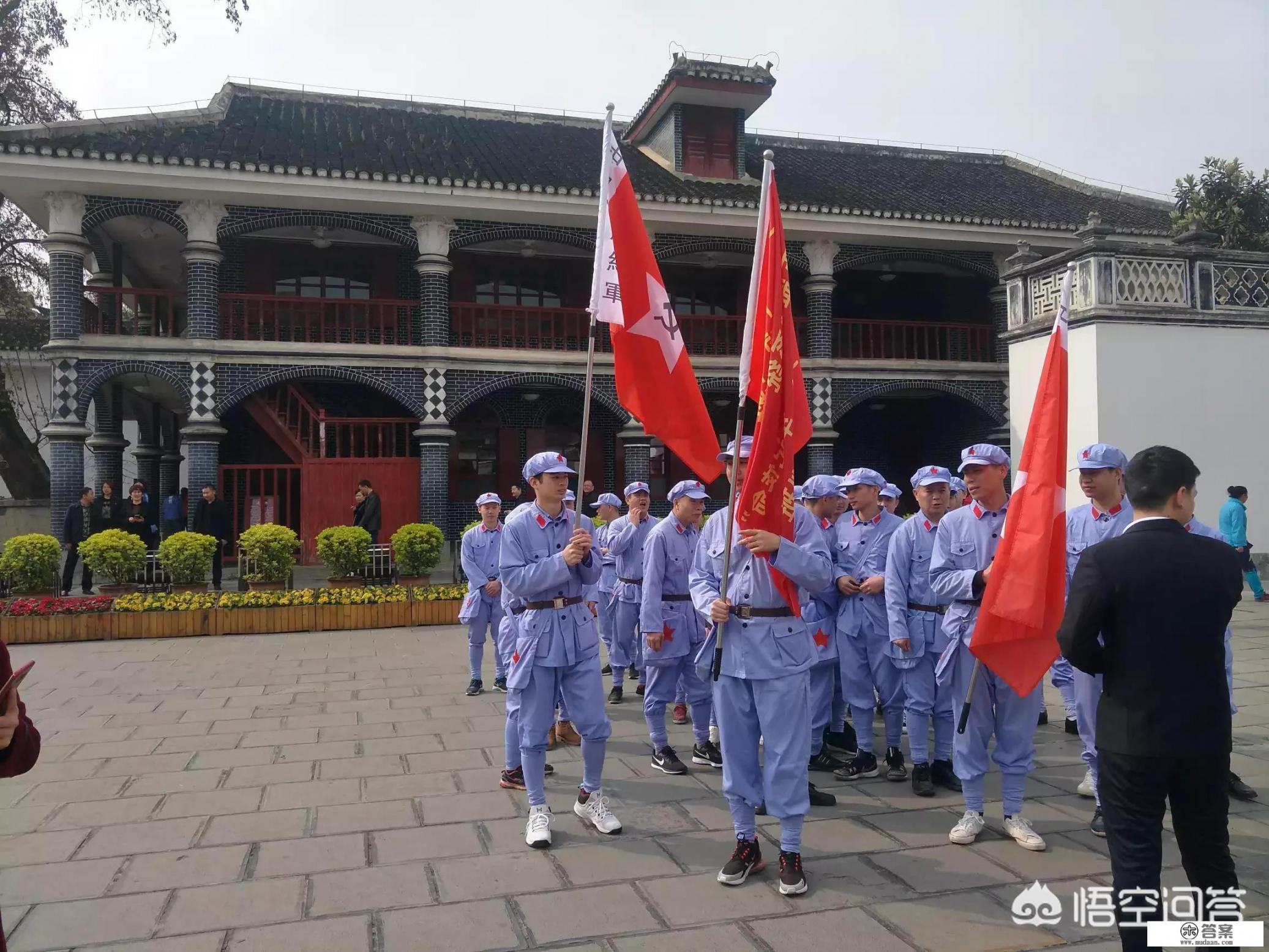 用一句话介绍你家乡的旅游景点和特色小吃，你会怎么说