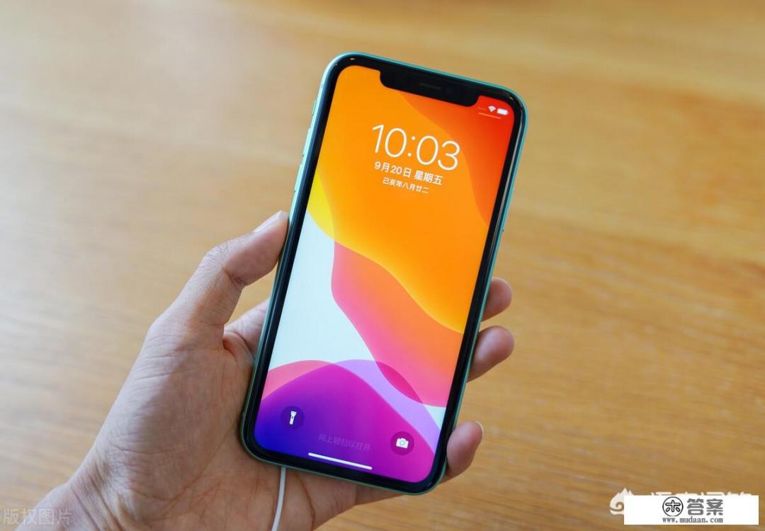 iPhone11至今畅销，四千多的4G手机，为啥有人愿意买_苹果11多少钱二手