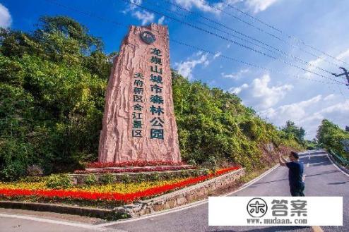 成都4名大学生登山时发朋友圈“敢问路在何方”，老师误以为其迷路随即报警，引来10名消防员上山搜救。你怎么看_如何看待天门山失联翼装飞行女大学生被找到，降落伞未打开，已不幸身亡