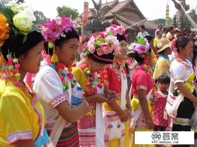 有哪些职业是可以一边旅行，一边挣钱养活自己的_今年旅游管理毕业生你们打算找什么工作