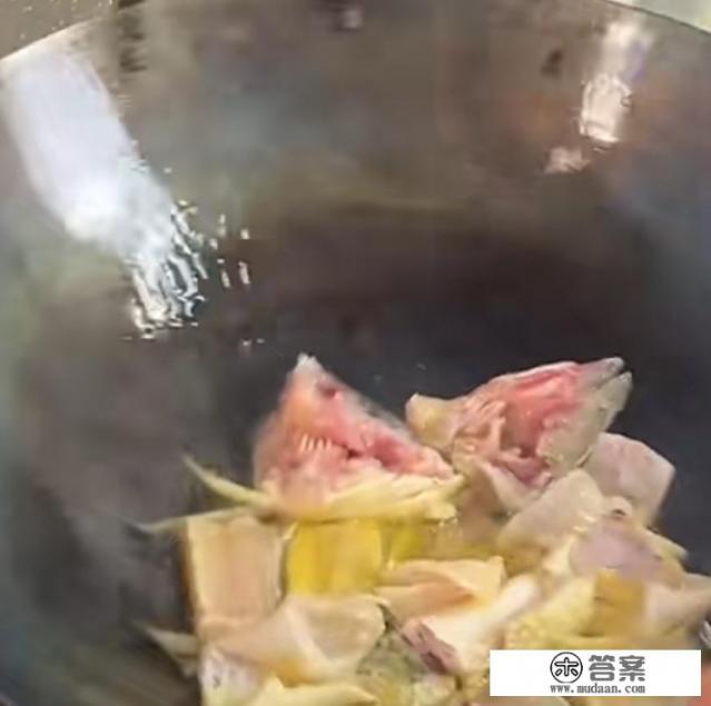 酸菜鱼怎么做的_酸菜鱼的做法和步骤家常正宗