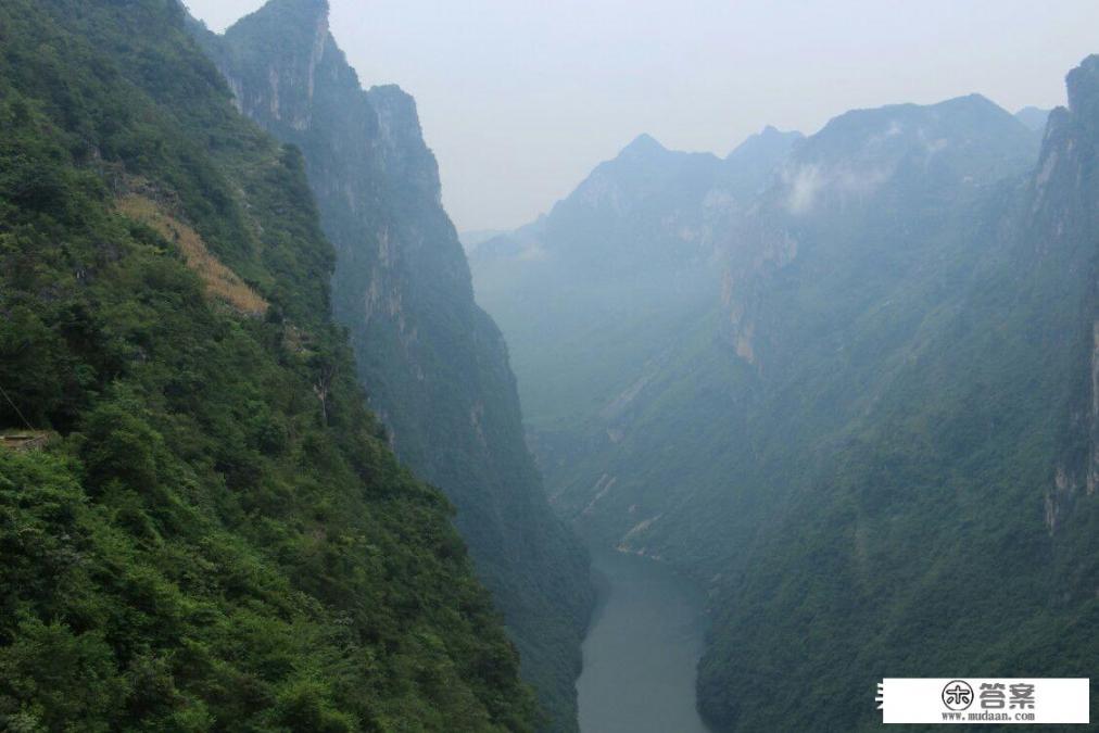 旅游跟团好还是自己去旅游好，各有什么优劣_和异性出差时有过什么难忘的经历