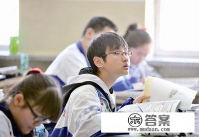 2023年全国二本大学院校河南省录取分数线_高考刚达二本分数线，是上二本呢，还是上分数线较高的三本