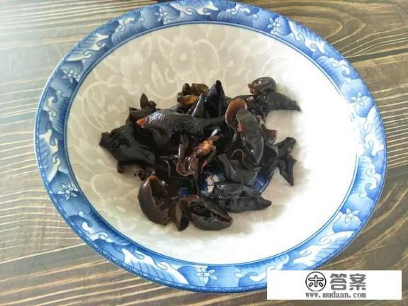 木耳泡5个小时后食用，是否会产生毒素_木耳泡发多久不能吃了