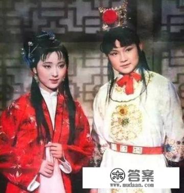 《红楼梦》袭人和宝玉发生了关系，黛玉不嫉妒反恭喜，为什么却嫉妒宝钗呢_关于晋字的口号