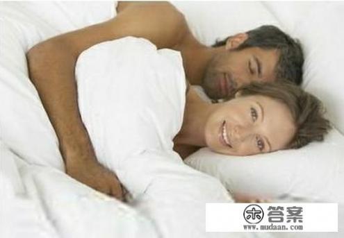 男女出去游玩，女方说一人一间房什么意思