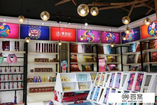 去旅游时导游带我们去购物的那些商店里面的物品是真还是假啊