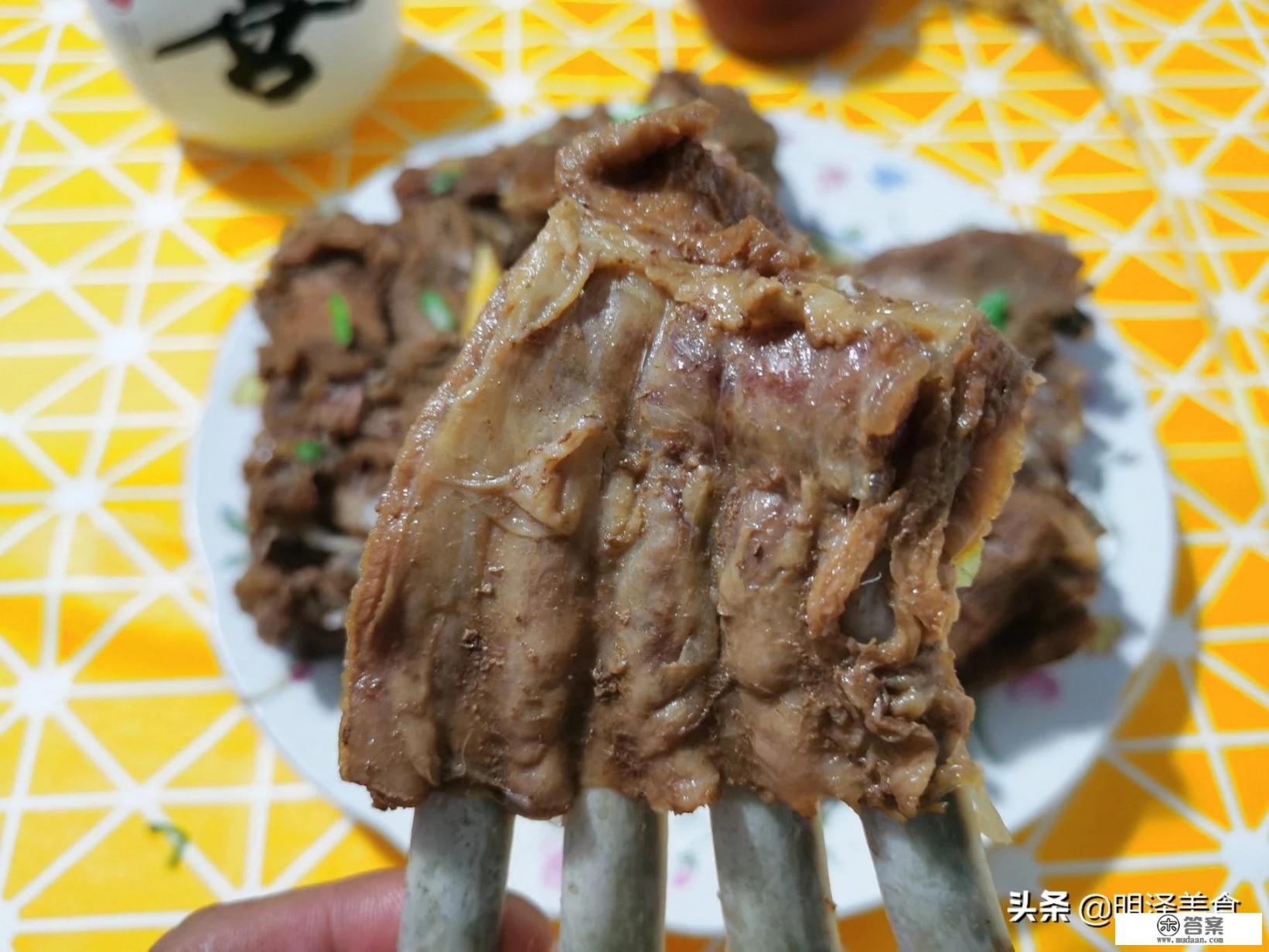 排骨肉少骨头多，排骨价格高于瘦肉，为何？吃比肉贵的排骨是时尚还是科学