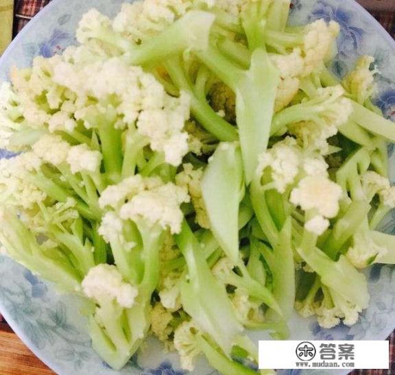 干锅花菜是下饭的神器，怎么做呢