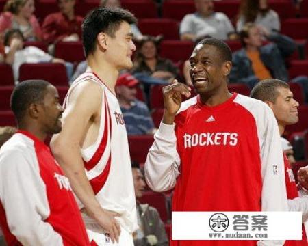 NBA里为什么只有穆大叔可以摇手指而不被吹技术犯规？