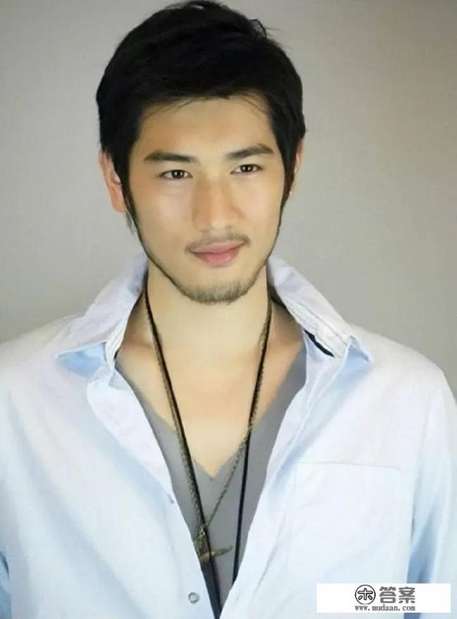 宅在家里实在闷的要死，各位大神帮忙推荐一些好电影，谢谢？