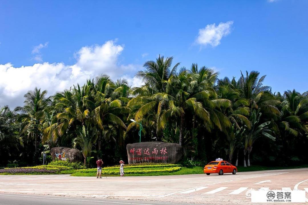 去海南旅游，有什么推荐的旅游景点和特色小吃