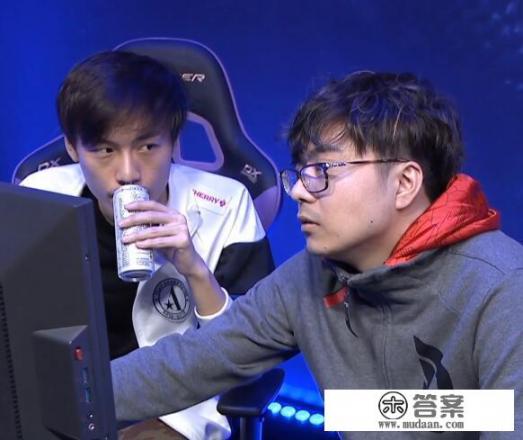 dota2重庆major茶队一轮游，有人认为塞老师出装背全锅，你怎么看呢