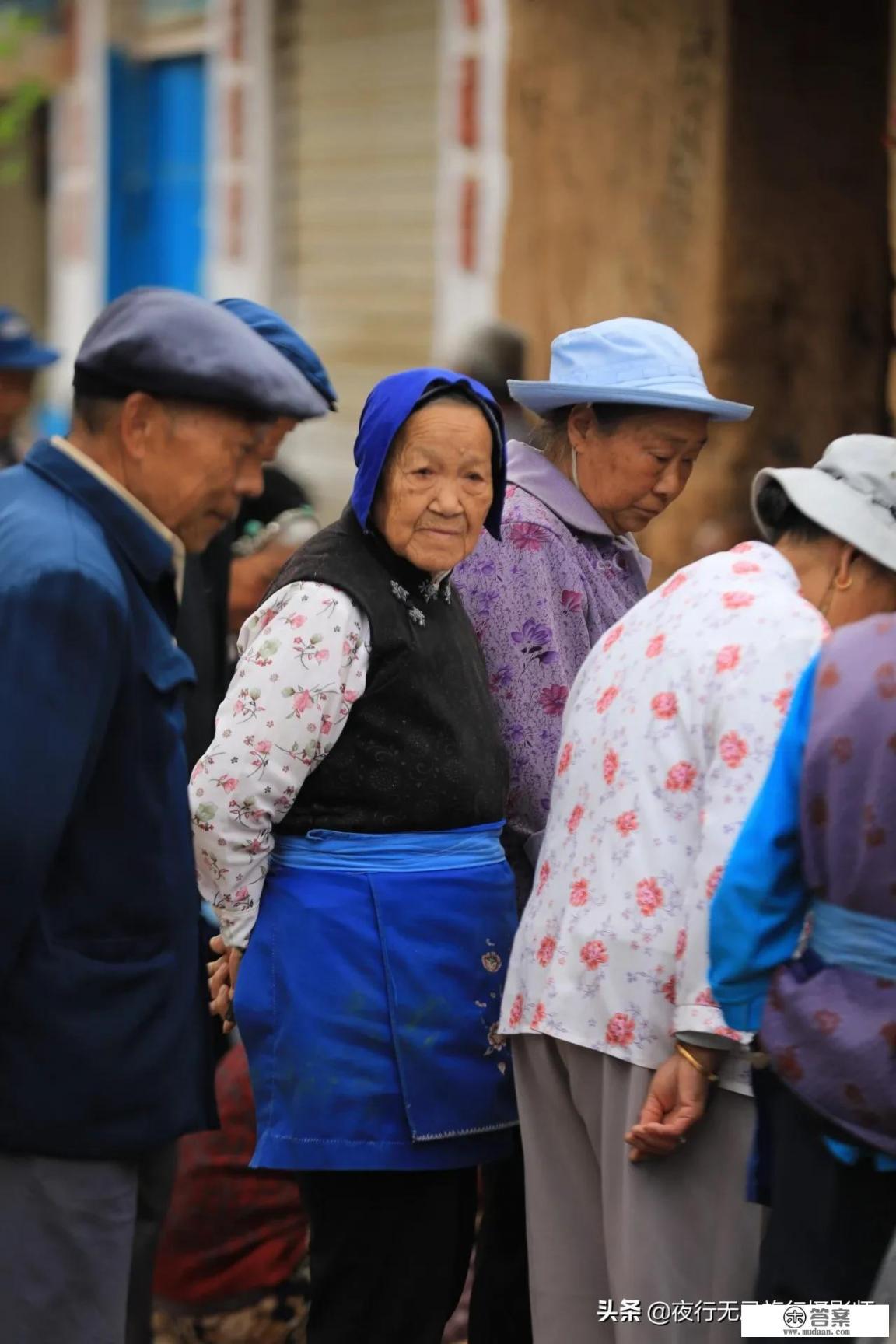 外出旅游去云南好还是张家界好？我想去个风景好的地方？