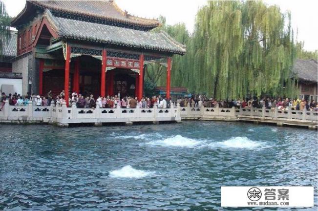 济南为什么被称为泉城？