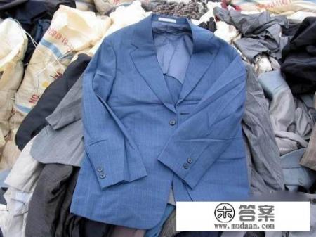 农民几十年的老衣服舍不得扔又占地方，留着有什么用？