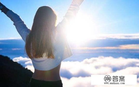 男主叫什么烈的女主叫洛一一的穿越小说?